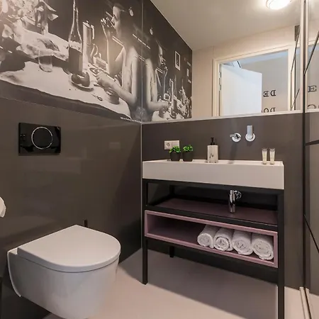 Center Fast Wi-fi, Designer Bathroom Apartment