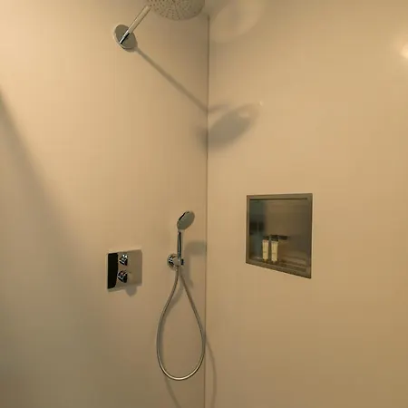 Apartment Center Fast Wi-fi, Designer Bathroom *