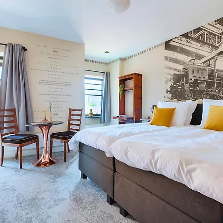Center Fast Wi-fi, Designer Bathroom *