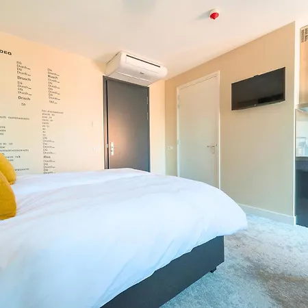 Apartment Center Fast Wi-fi, Designer Bathroom