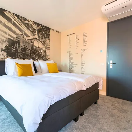 Apartment Center Fast Wi-fi, Designer Bathroom