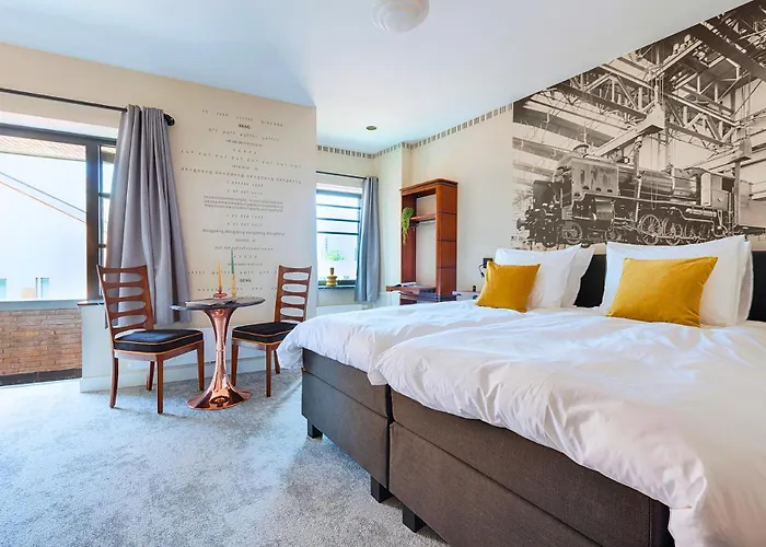 Center Fast Wi-fi, Designer Bathroom *